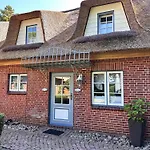 Apartment Stilvolle 2 5 Unter Reet In Spo Mit Garten Böhl