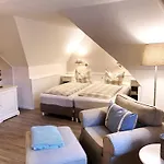 Stilvolle 2 5 Unter Reet In Spo Mit Garten Apartment Böhl