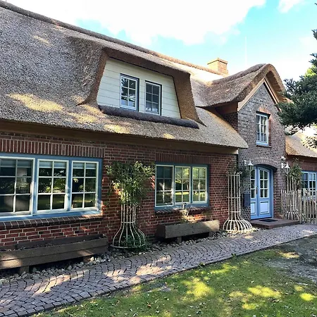 Sky & Homes Strandlaeufer I Stilvolle Unter Reet In Spo Mit Parkgarten