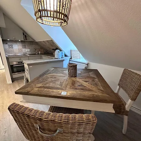 Apartman Sky & Homes Strandlaeufer I Stilvolle Unter Reet In Spo Mit Parkgarten Böhl