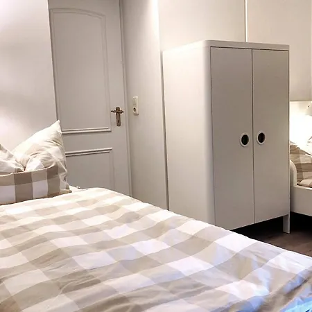 Sky & Homes Strandlaeufer I Stilvolle Unter Reet In Spo Mit Parkgarten