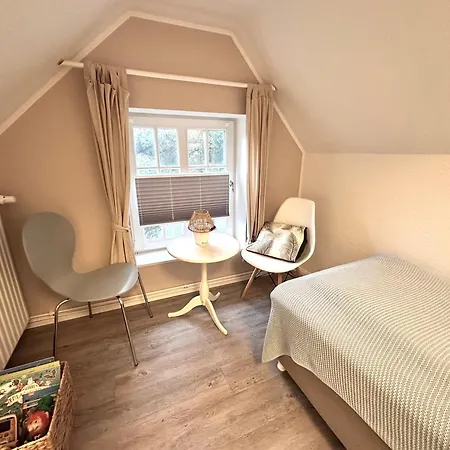 Apartman Sky & Homes Strandlaeufer I Stilvolle Unter Reet In Spo Mit Parkgarten Böhl