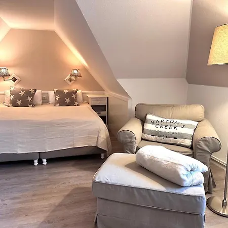 Apartman Sky & Homes Strandlaeufer I Stilvolle Unter Reet In Spo Mit Parkgarten Böhl