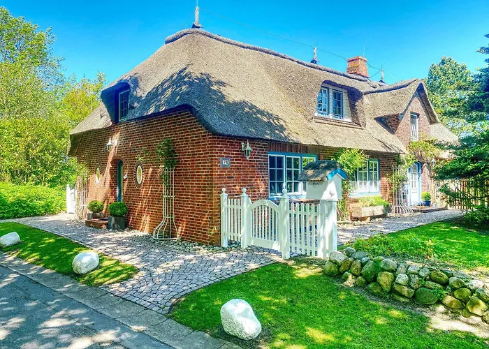 Sky & Homes Strandlaeufer I Stilvolle Unter Reet In Spo Mit Parkgarten * Böhl