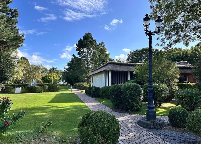 Apartamento Sky & Homes Strandlaeufer I Stilvolle Unter Reet In Spo Mit Parkgarten *