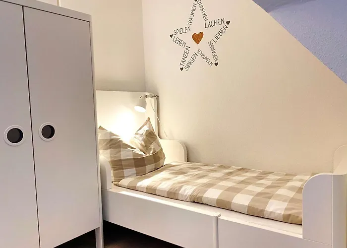 Sky & Homes Strandlaeufer I Stilvolle Unter Reet In Spo Mit Parkgarten Böhl