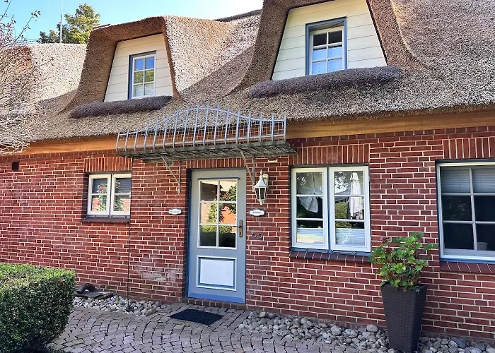 Sky & Homes Strandlaeufer I Stilvolle Unter Reet In Spo Mit Parkgarten